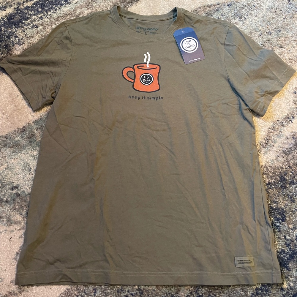 Life is Good Men’s T-Shirt, size large.